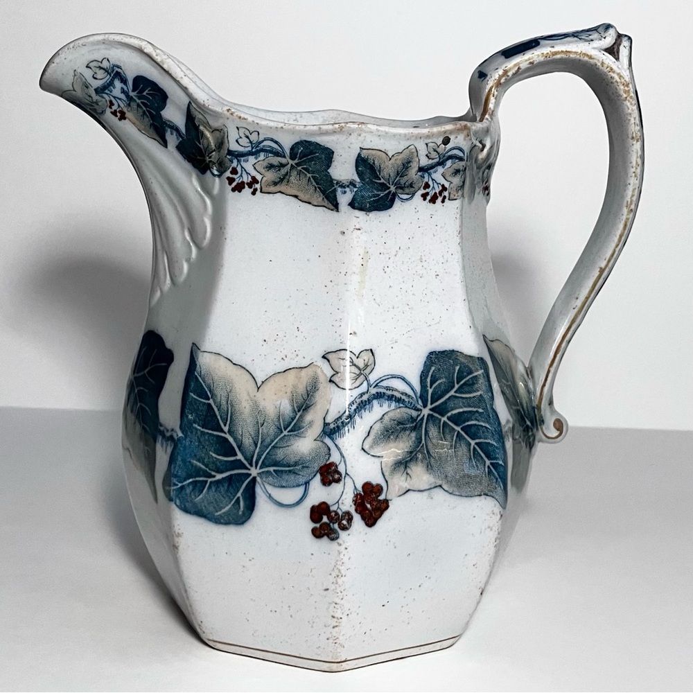 Antique DAVENPORT JUG / Ivy Wreaths Pattern / Circa 1830 / Rare British History!